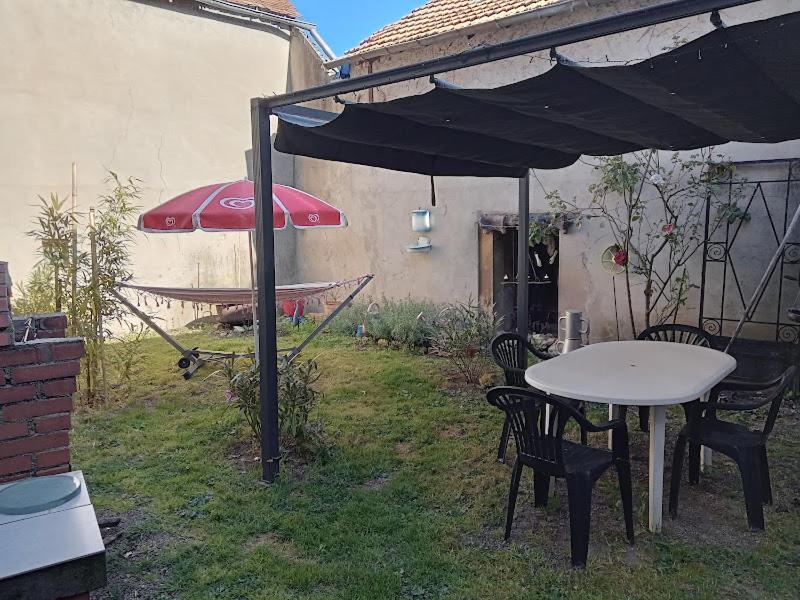 Appartement Le Labyrinthe Du Peintre Bransat Exterior photo